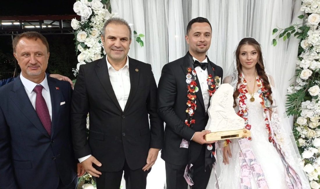 Başkan Dilsiz, genç çiftlerin mutluluğuna ortak oldu Bayırköy Belediye Başkanı Aykut Dilsiz, hafta sonu gerçekleşen iki ayrı