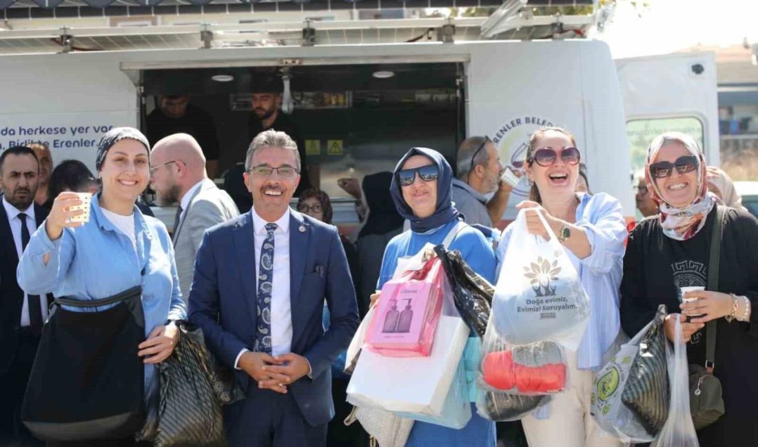 Başkan Dinç, yeni yerinde kurulan kumaş pazarını ziyaret etti Yeni yerinde kurulan Çarşamba Kumaş Pazarını ziyaret eden Erenler Belediye