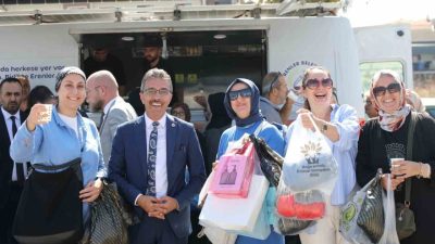 Yeni yerinde kurulan Çarşamba Kumaş Pazarını ziyaret eden Erenler Belediye