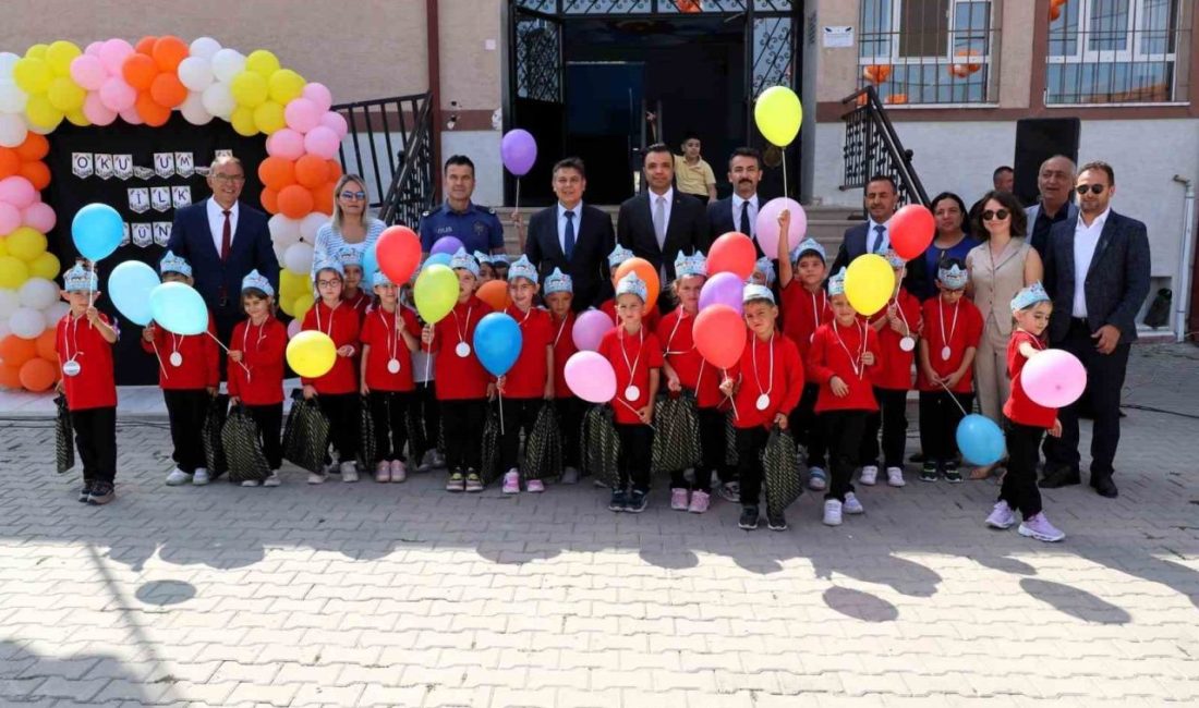 Başkan Durgut öğrencilerle bir araya geldi Söğüt Belediye Başkanı Ferhat Durgut, 2025-2026 eğitim-öğretim yılının başlamasıyla birlikte