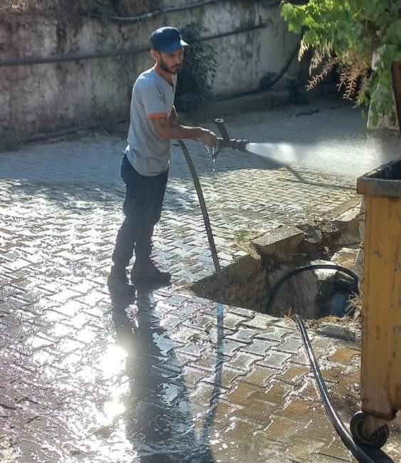 Bayırköy’de altyapı çalışmaları devam ediyor Bilecik’in Bayırköy Beldesi’nde tahliye giderlerinde meydana gelen tıkanıklık, ekiplerinin çalışmalarıyla