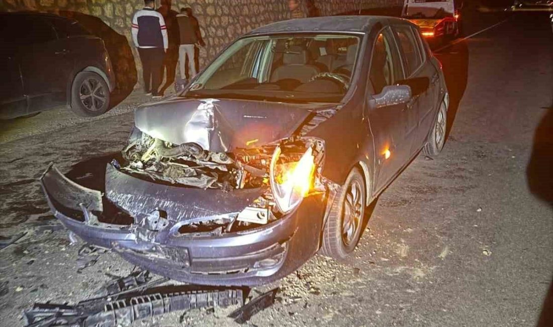 Kastamonu’nun Daday ilçesinde beton mikseri ile çarpışan otomobilin sürücüsü yaralandı.