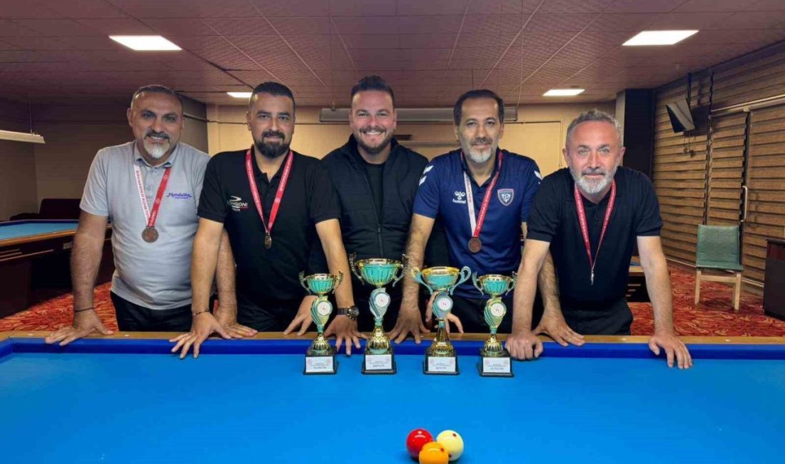 DÜZCE(İHA) – Düzce’de gerçekleştirilen 3 bant bilardo şampiyonasında Özkan Kocabıyık
