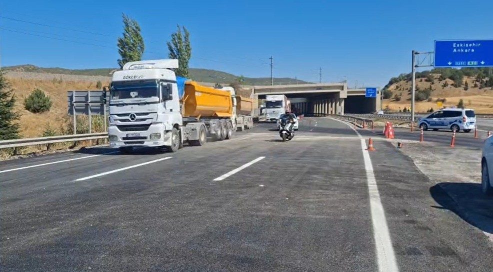 Bilecik’in Bozüyük ilçesi güzergâhında bir süredir devam eden asfalt yenileme