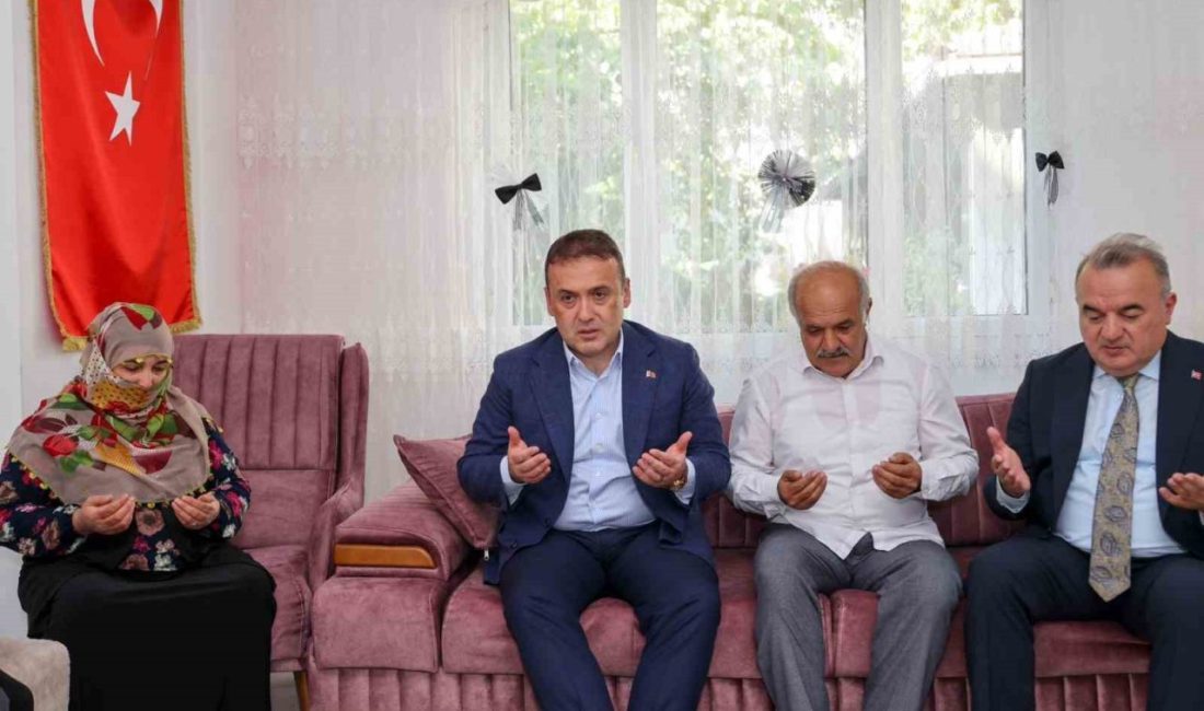 Bilecik Valisi Faik Oktay Sözer, Bozüyük ilçesinde esnaf ve vatandaşlarla