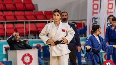 Bilecikli judocu Sümeyye Deniz, Balkan Şampiyonası’nda Türkiye’yi temsil edecek. Balkan