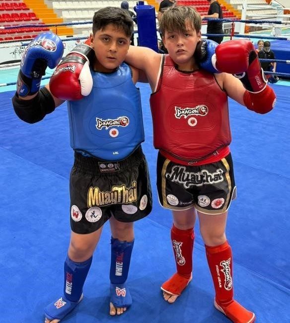 Bilecikli sporcu Yasin Özcan, Türkiye Şampiyonu oldu. Kars’ta düzenlenen Muaythai