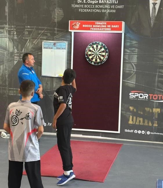 Ankara’da düzenlenen dart şampiyonasında Bilecikli sporcu Güney Cebeli büyük başarı