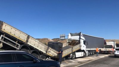 Bilecik’te seyir halinde 3 aracın karıştığı zincirleme trafik kazasında 1