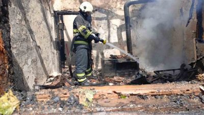 Bilecik’te bir evin çatısında çıkan yangın evlerin birbirlerine bitişik olması