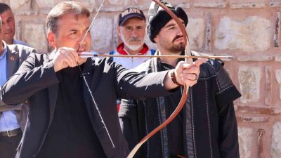 Bilecik’in Gölpazarı ilçesinde düzenlenen İpek Yolu Kültür ve Sanat Festivali,