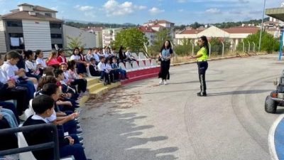 Bilecik’te, Trafik Tescil ve Denetleme Şube Müdürlüğü tarafından Atatürk İlkokulu