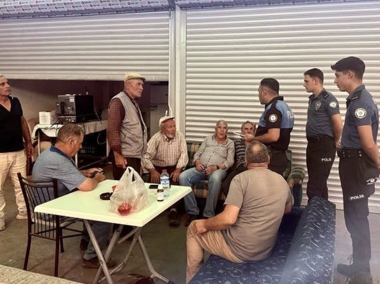 Bilecik’te polis ekipleri vatandaşları dolandırıcılık konusunda uyardı. Bilecik İl Emniyet