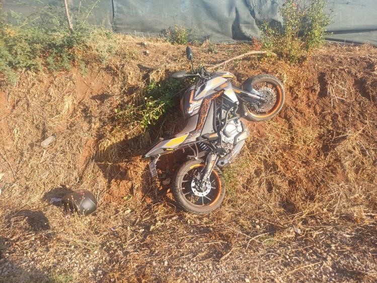 Bilecik’te seyir halinde aracının direksiyon hakimiyetini kaybeden motosiklet sürücüsü, yaşanan