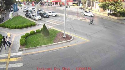 Sakarya’nın Adapazarı ilçesinde bisiklet sürücüsü yaya geçidinden karşıya geçmek istediği