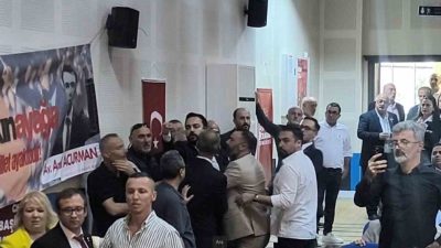 CHP Başiskele ilçe kongresinde, başkan adayı Uğur Falay’ın konuşması sırasında
