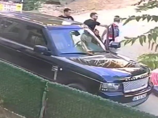 Çocuklarını okula götüren babaya tokat attı Kocaeli’nin Gebze ilçesinde iki çocuğunu okula götüren babaya, süratli gittiği