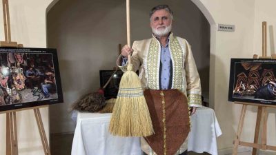 Sakarya’da yarım asrı aşkın süredir el yapımı ot süpürge üreten