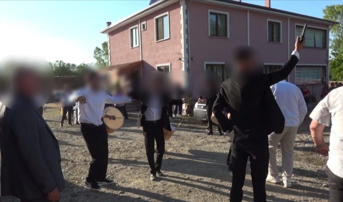 Düğünde maganda kurşunuyla 1 kişi yaralandı, 8 kişi gözaltına alındı Kastamonu’da düğünde havaya silahla ateş açılması neticesinde 1 kişinin yaralanmasıyla