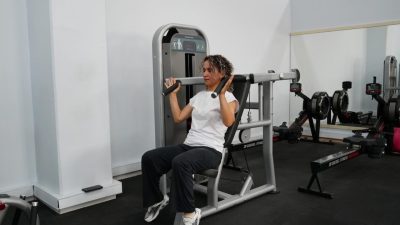 Düzce Belediyesi bünyesinde faaliyetlerini sürdüren Bahçeşehir ve Aziziye Spor Salon’larına