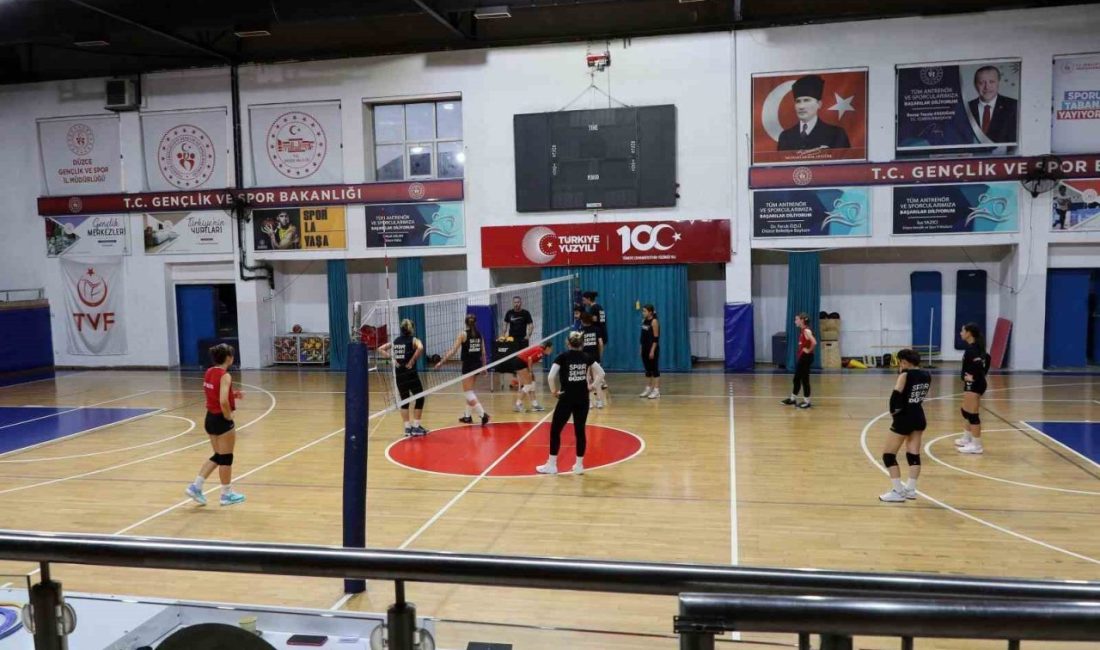 Düzce Kadın Voleybol Takımı, yeni sezon hazırlıklarını sürdürüyor Türkiye Voleybol Kadınlar 2. Ligi ekiplerinden Düzce Belediyesi Spor Akademisi