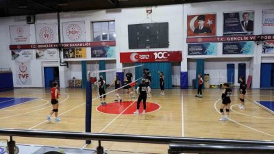 Türkiye Voleybol Kadınlar 2. Ligi ekiplerinden Düzce Belediyesi Spor Akademisi
