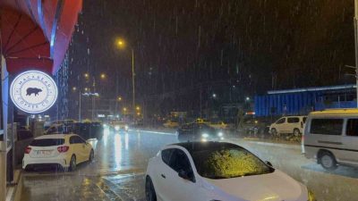 Meteoroloji Genel Müdürlüğü’nden yapılan uyarının ardından Düzce’de sağanak yağış etkili