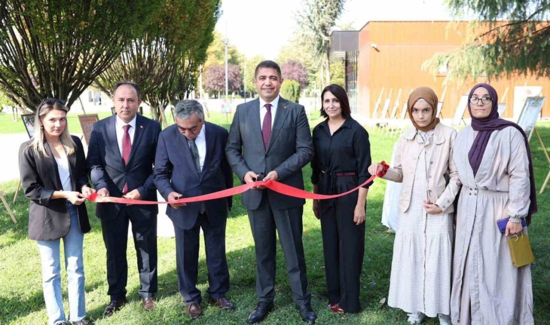 DÜZCE (İHA) – Düzce Valiliği önünde bulunan turizm enformasyon bürosunda