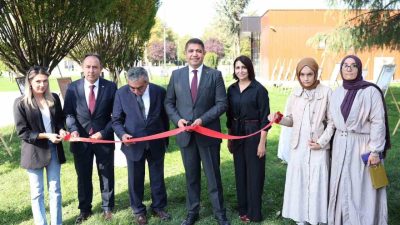 DÜZCE (İHA) – Düzce Valiliği önünde bulunan turizm enformasyon bürosunda