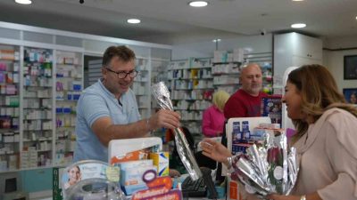 DÜZCE (İHA) – Düzce Belediyesi ekipleri Dünya Eczacılar Günü çerçevesinde