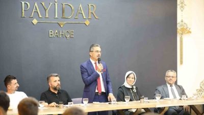 ‘Erenler Boks Gecesi’ programı öncesinde sporcularla bir araya gelen Erenler