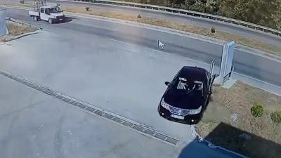 Kastamonu’nun Abana ilçesinde kontrolden çıkan otomobilin akaryakıt istasyonuna kadar sürüklendiği