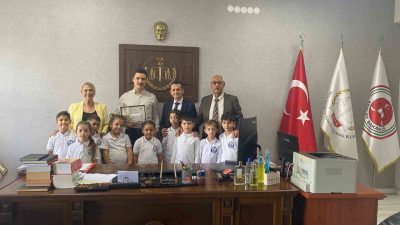 DÜZCE(İHA) – Akçakoca Cumhuriyet İlkokulu doğaya ve geleceğe karşı sorumluluk