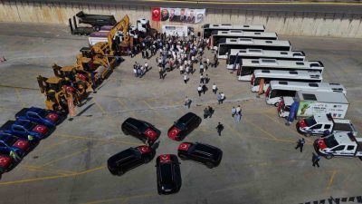 Gebze Belediyesi, satın aldığı yeni hizmet araçlarını düzenlenen törenle kamuoyuna