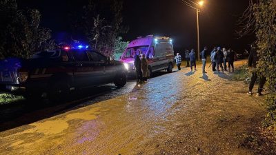 Sakarya’nın Karasu ilçesinde gece saatlerinde nehir kenarında telefonu ve ayakkabısı