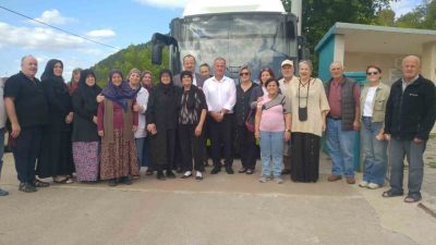 Gölcük’te hayata geçirilen “Çınarlarla Fidanlar” adlı sosyal sorumluluk projesi kapsamında,