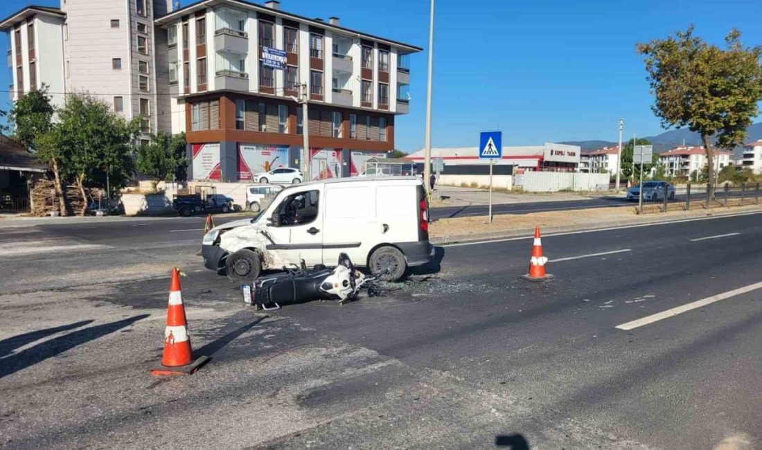 Hafif ticari araç ile motosikletin karıştığı kazada 1 kişi ağır yaralandı Akçakoca kara yolunda meydana gelen kazada hafif ticari araç ile