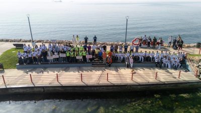 Deniz kirliliğine dikkat çekmek ve çevre bilincini artırmak amacıyla düzenlenen