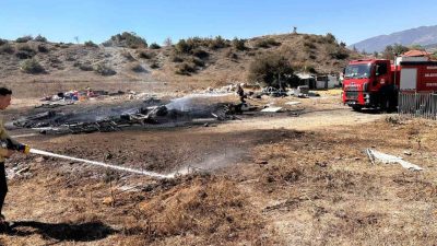 Bolu’nun Mudurnu ilçesinde hurdalık alanda çıkan yangın paniğe neden oldu.