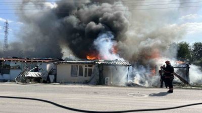 Sakarya’nın Erenler ilçesinde husumetli oldukları öğrenilen iki grup arasında çıkan