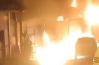 Kocaeli’nin Çayırova ilçesinde sabah saatlerinde bir oto tamirhanesinde çıkan yangının