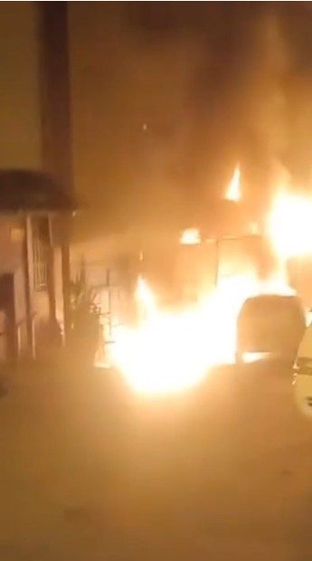 İş yerinde önce yangın çıktı sonra patlama oldu Kocaeli’nin Çayırova ilçesinde sabah saatlerinde bir oto tamirhanesinde çıkan yangının