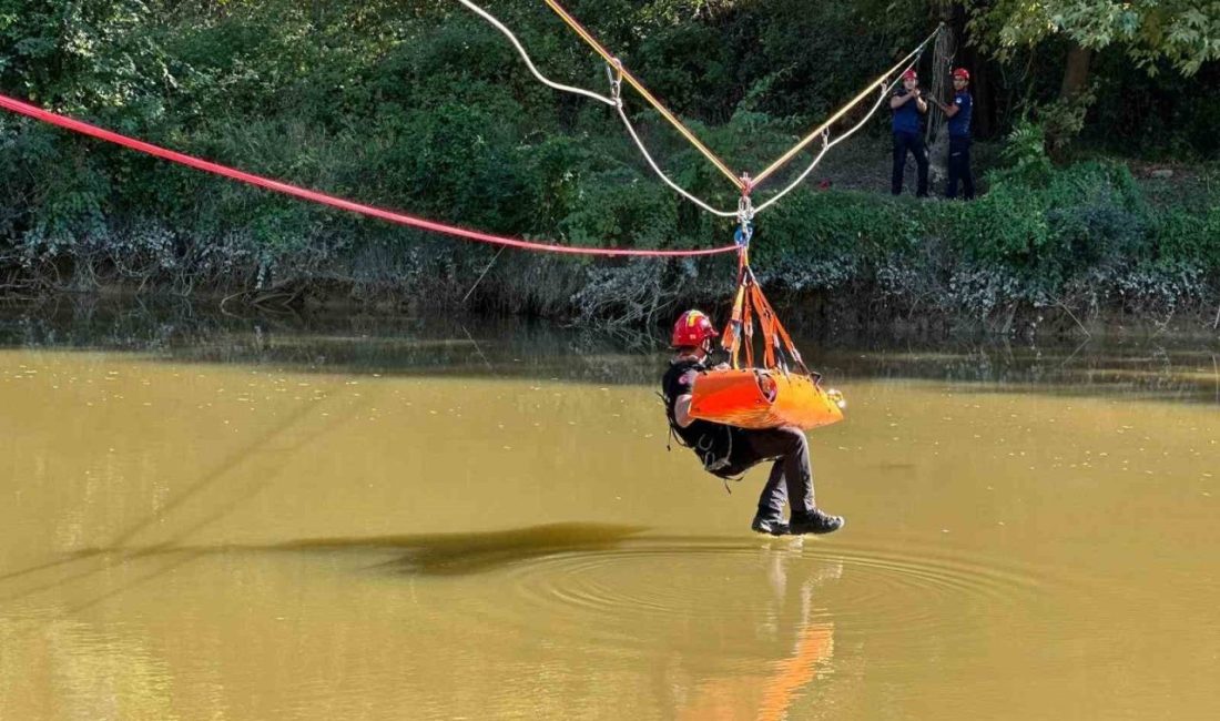 İtfaiyeden Sakarya Nehri üzerinde nefes kesen tatbikat Sakarya Büyükşehir Belediyesi İtfaiye Daire Başkanlığı, su kaynaklı acil durumlara