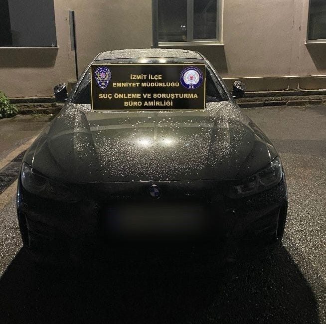 Kocaeli’nin İzmit ilçesinde drift yaparak trafiği tehlikeye düşürdüğü tespit edilen