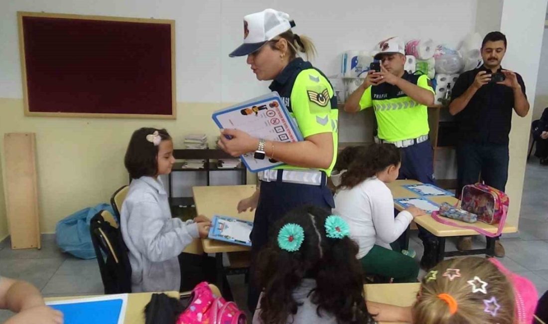 Jandarma sınıf sınıf gezdi, minikleri bilgilendirdi Bolu’nun Mudurnu ilçesi Yazılar Köyü İlkokulu ve Ortaokulu’nda yeni eğitim-öğretim