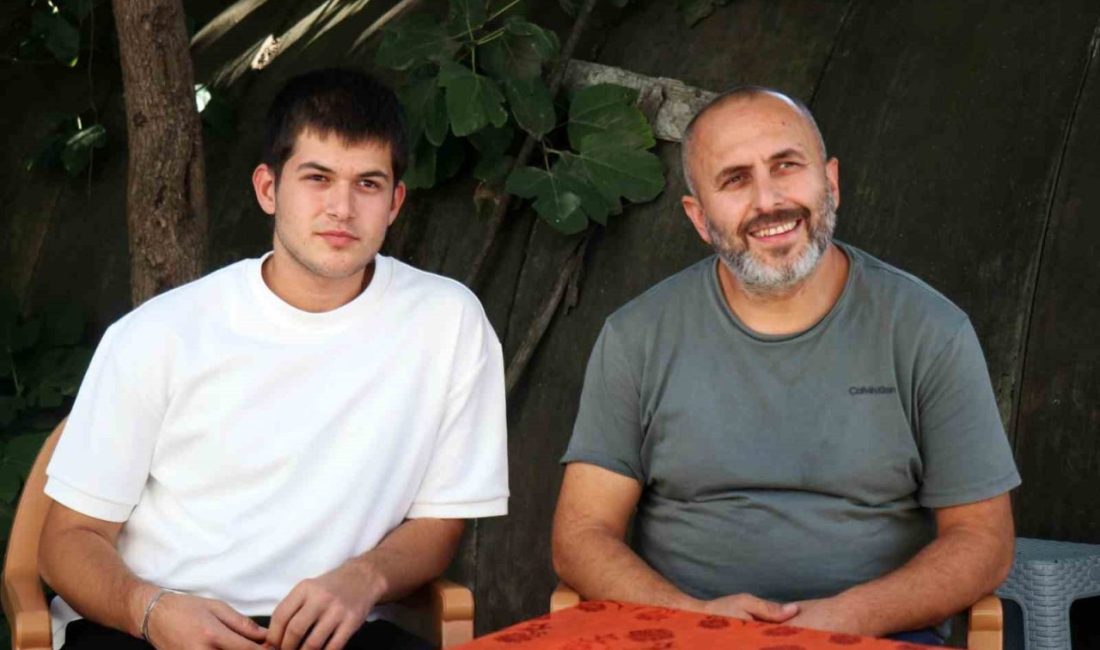 Jandarmaya yakalandı, milyonların kalbine dokundu Sakarya’nın Akyazı ilçesinde 15 yaşındaki lise öğrencisi Mert Ali Kurt,