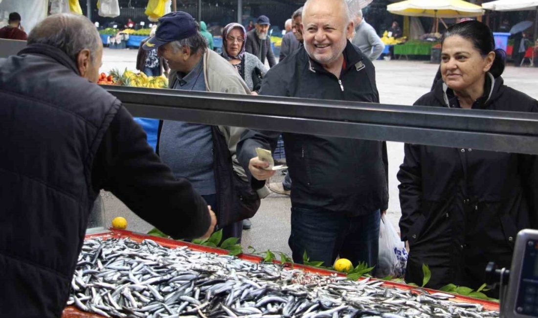 Bolu’da vatandaşların hamsiye olan ilgisi sürerken, Karadeniz’de etkili olan fırtına