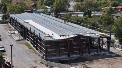 Kartepe’de yapımına başlanan yeni kapalı spor salonu, tırmanma duvarından güreş