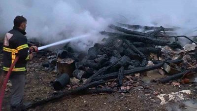 Kastamonu’nun Cide ilçesinde elektrik kontağından çıktığı tahmin edilen yangında bir