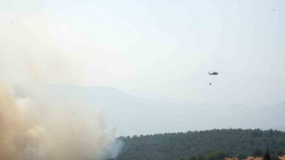 Kastamonu’da çıkan orman yangınlarına havadan ve karadan müdahale ediliyor. Köylüler
